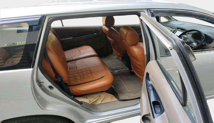 2015 Toyota Innova 2.5 GX 8 STR, Diesel, Manual, 2,57,785 km, interior