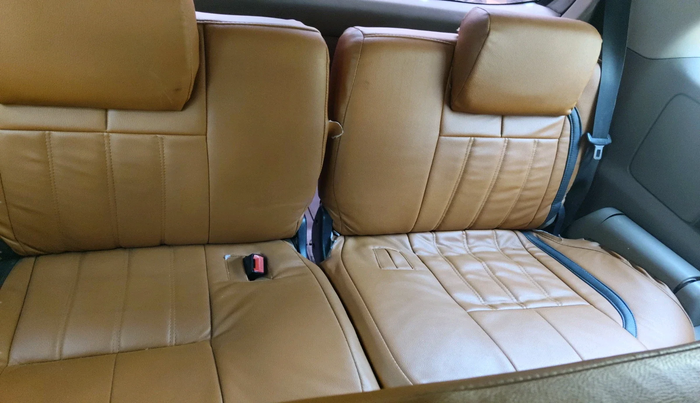 2015 Toyota Innova 2.5 GX 8 STR, Diesel, Manual, 2,57,785 km, interior