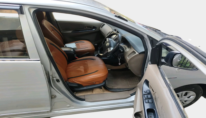 2015 Toyota Innova 2.5 GX 8 STR, Diesel, Manual, 2,57,785 km, interior