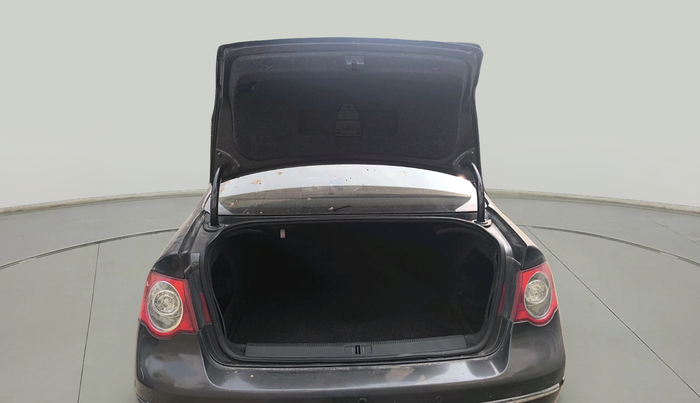 2010 Volkswagen Passat 1.8L TSI, Petrol, Manual, 1,05,659 km, exterior