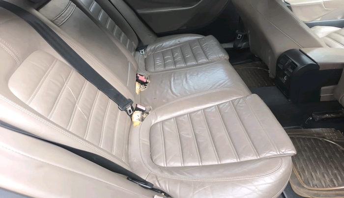 2010 Volkswagen Passat 1.8L TSI, Petrol, Manual, 1,05,659 km, interior