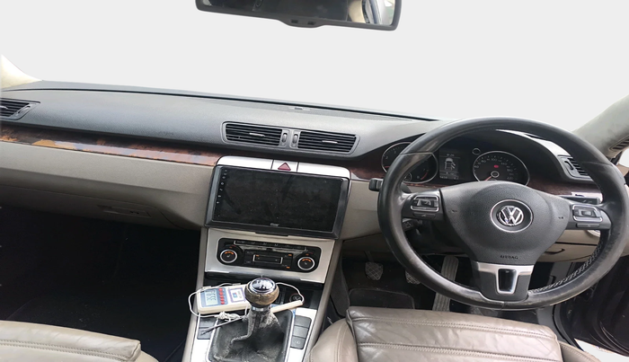 2010 Volkswagen Passat 1.8L TSI, Petrol, Manual, 1,05,659 km, interior