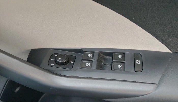 2022 Volkswagen TAIGUN TOPLINE 1.0 TSI MT, Petrol, Manual, 61,604 km, interior