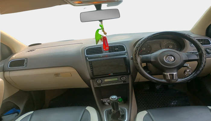 2011 Volkswagen Vento HIGHLINE 1.6 MPI, Petrol, Manual, 1,16,844 km, interior