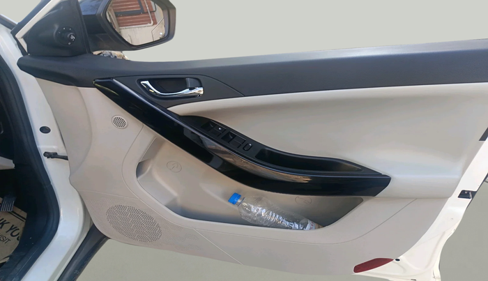 2022 Tata NEXON XZ PLUS (PREMIUM) PETROL, Petrol, Manual, 38,978 km, interior