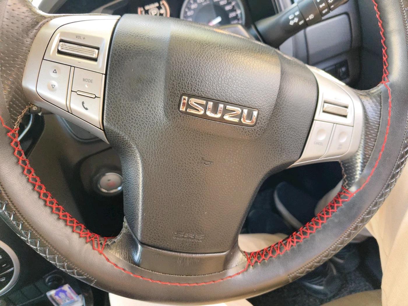 2017 ISUZU MU-X 4x4 A/T, Diesel, Automatic, 1,80,893 km, interior