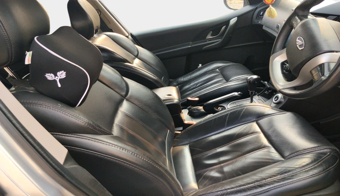 2017 Mahindra XUV500 W10 AT, Diesel, Automatic, 1,04,238 km, interior