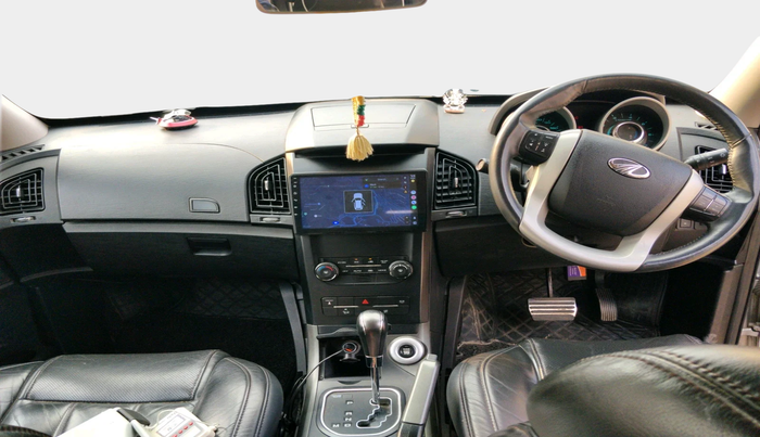 2017 Mahindra XUV500 W10 AT, Diesel, Automatic, 1,04,238 km, interior