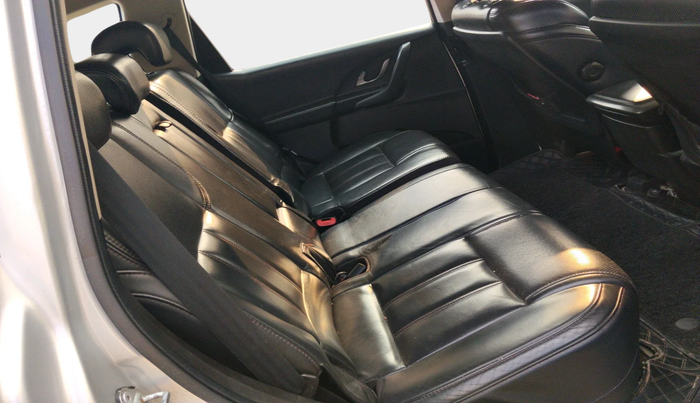 2017 Mahindra XUV500 W10 AT, Diesel, Automatic, 1,04,238 km, interior