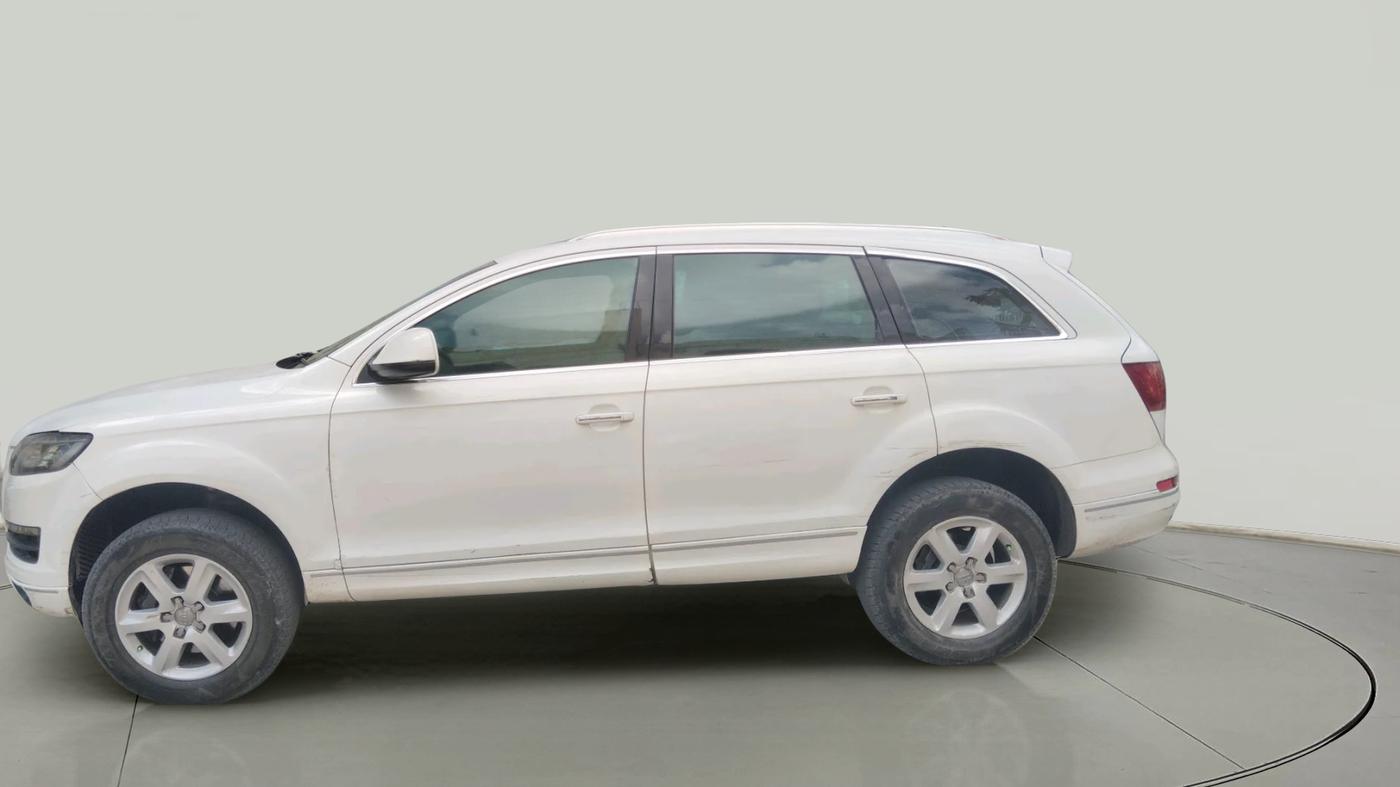 2011 Audi Q7 3.0 TDI QUATTRO, Diesel, Automatic, 1,82,677 km, exterior