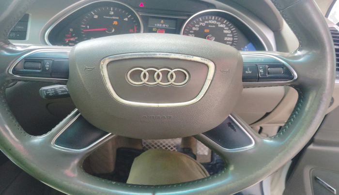 2011 Audi Q7 3.0 TDI QUATTRO, Diesel, Automatic, 1,82,387 km, interior