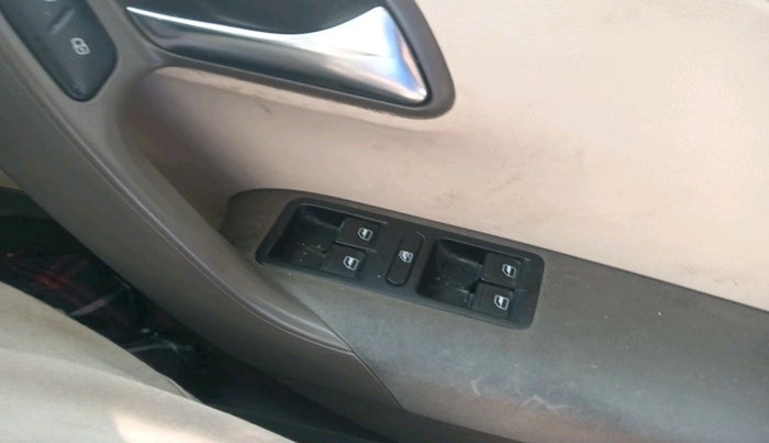 2010 Volkswagen Vento HIGHLINE PETROL AT, Petrol, Automatic, 1,00,793 km, interior