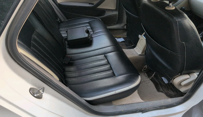 2011 Volkswagen Vento HIGHLINE DIESEL 1.6, Diesel, Manual, 1,17,635 km, interior