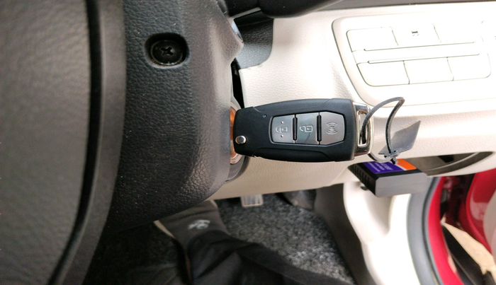 2020 Mahindra XUV300 W6 1.5 Diesel, Diesel, Manual, 2,11,066 km, interior