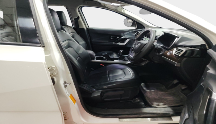 2019 Tata Harrier XT 2.0L KRYOTEC, Diesel, Manual, 1,04,121 km, interior