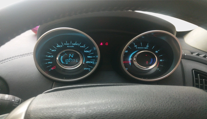 2018 Mahindra XUV500 W11, Diesel, Manual, 1,00,771 km, interior