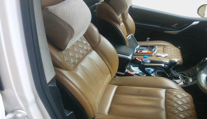 2018 Mahindra XUV500 W11, Diesel, Manual, 1,00,771 km, interior