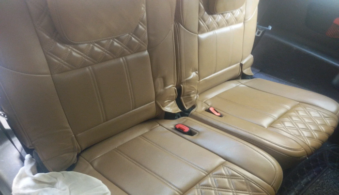 2018 Mahindra XUV500 W11, Diesel, Manual, 1,00,771 km, interior