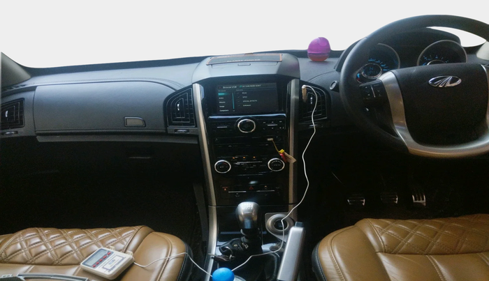 2018 Mahindra XUV500 W11, Diesel, Manual, 1,00,771 km, interior