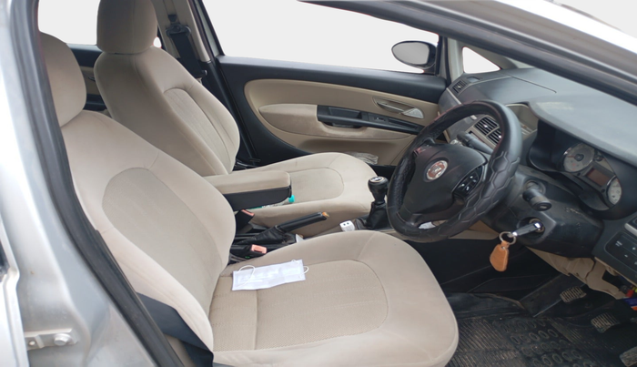 2010 Fiat Linea EMOTION 1.4, Petrol, Manual, 1,04,716 km, interior