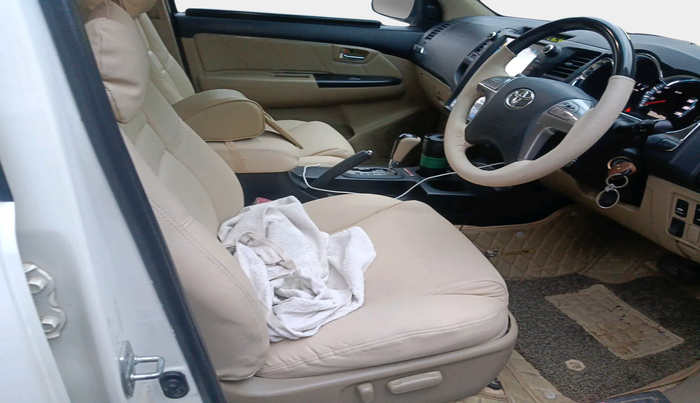 2015 Toyota Fortuner 3.0 4X2 AT, Diesel, Automatic, 1,36,616 km, interior