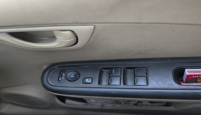 2017 Honda Amaze 1.2L I-VTEC S, Petrol, Manual, 1,94,002 km, interior