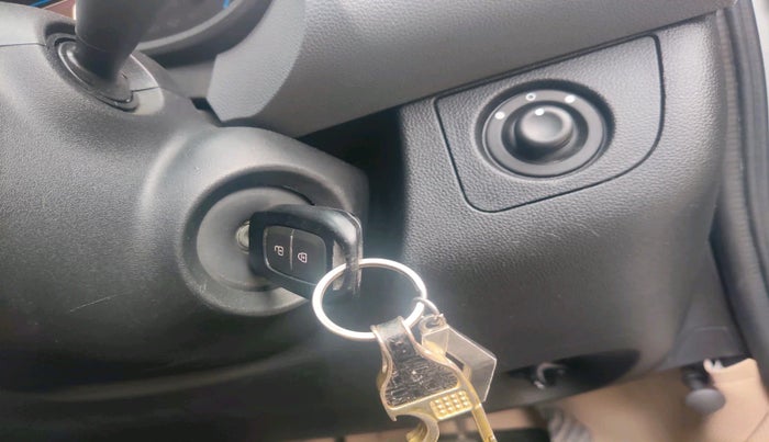 2021 Renault Kwid RXT 1.0 (O), Petrol, Manual, 16,529 km, interior