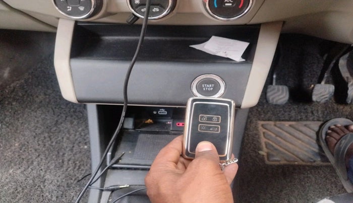 2024 Renault TRIBER RXZ, Petrol, Manual, 17,960 km, interior