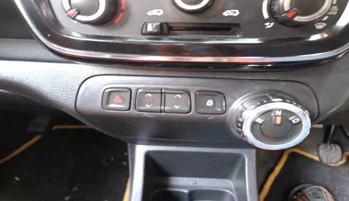 2017 Renault Kwid RXT 1.0 AMT, Petrol, Automatic, 46,534 km, interior