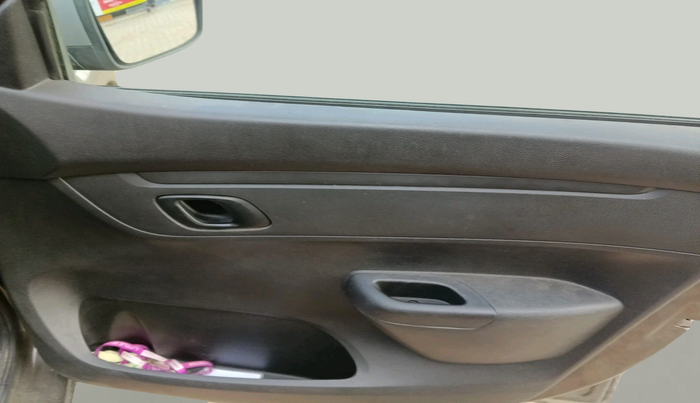 2017 Renault Kwid RXT 1.0 AMT (O), Petrol, Automatic, 88,843 km, interior