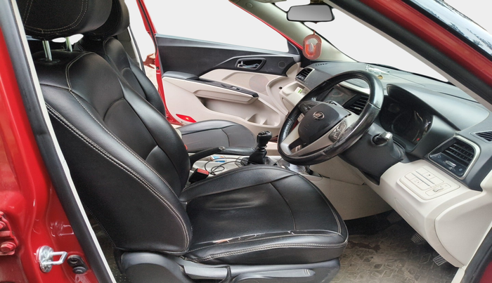 2019 Mahindra XUV300 W8 1.2 PETROL, Petrol, Manual, 97,079 km, interior