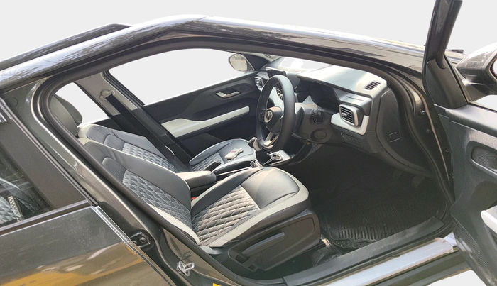 2025 Tata PUNCH Creative Plus, Petrol, Manual, 293 km, interior