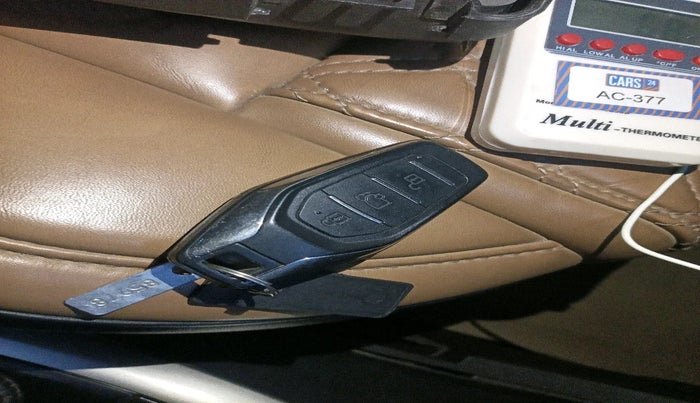 2019 Mahindra XUV500 W11, Diesel, Manual, 1,19,588 km, interior