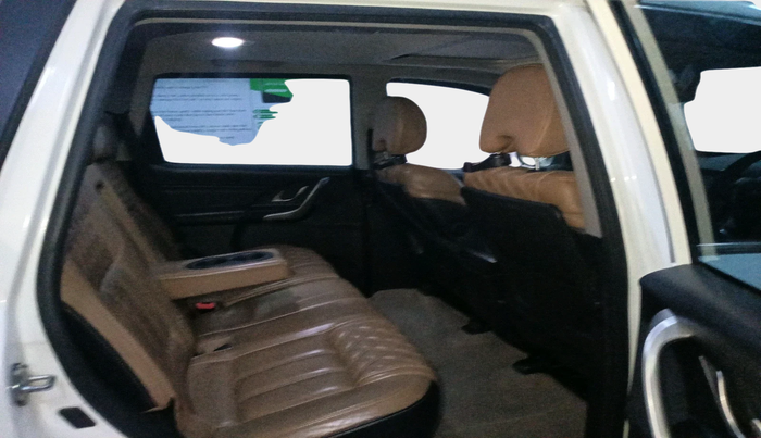 2019 Mahindra XUV500 W11, Diesel, Manual, 1,19,588 km, interior