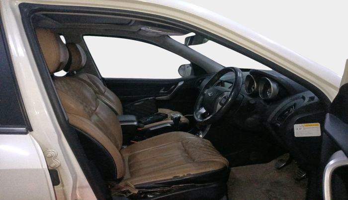 2019 Mahindra XUV500 W11, Diesel, Manual, 1,19,588 km, interior