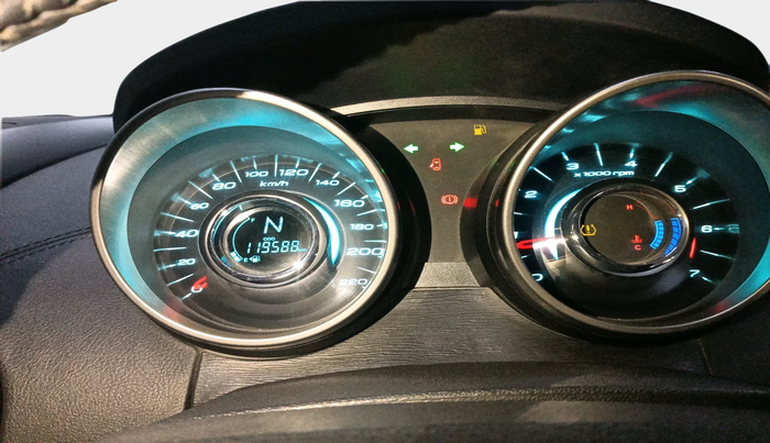 2019 Mahindra XUV500 W11, Diesel, Manual, 1,19,588 km, interior