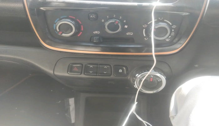 2017 Renault Kwid CLIMBER 1.0, Petrol, Manual, 33,809 km, interior