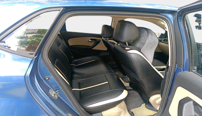 2017 Volkswagen Polo HIGHLINE1.2L, Petrol, Manual, 1,40,286 km, interior