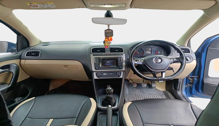 2017 Volkswagen Polo HIGHLINE1.2L, Petrol, Manual, 1,40,286 km, interior