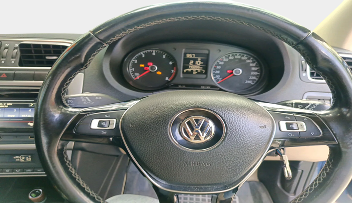 2017 Volkswagen Polo HIGHLINE1.2L, Petrol, Manual, 1,40,286 km, interior