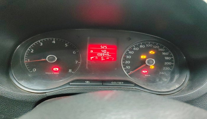 2012 Volkswagen Polo HIGHLINE1.2L, Petrol, Manual, 1,09,848 km, interior