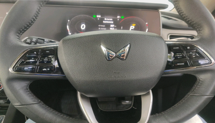 2025 Mahindra XUV700 AX 7 D AT 7 STR, Diesel, Automatic, 7,611 km, interior