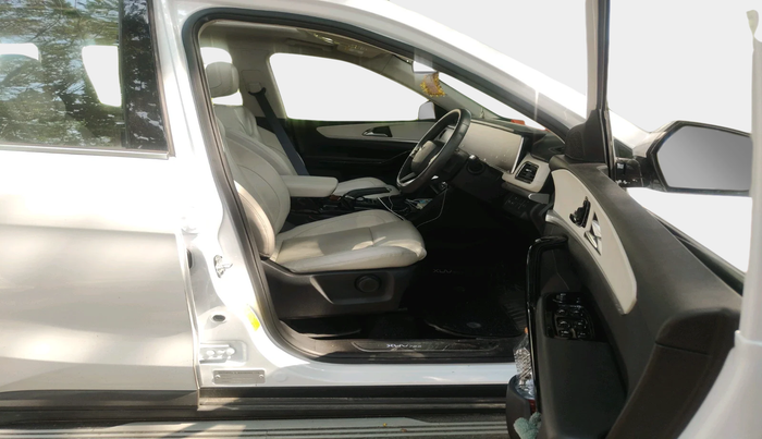 2025 Mahindra XUV700 AX 7 D AT 7 STR, Diesel, Automatic, 7,611 km, interior