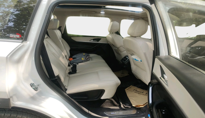 2025 Mahindra XUV700 AX 7 D AT 7 STR, Diesel, Automatic, 7,611 km, interior