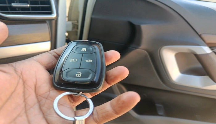 2019 Tata Harrier XZ 2.0L, Diesel, Manual, 1,11,708 km, interior