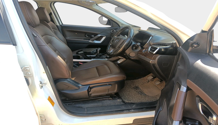 2019 Tata Harrier XZ 2.0L, Diesel, Manual, 1,11,708 km, interior