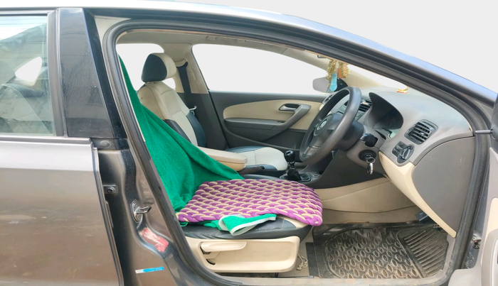 2013 Volkswagen Vento TRENDLINE DIESEL 1.6, Diesel, Manual, 1,67,944 km, interior