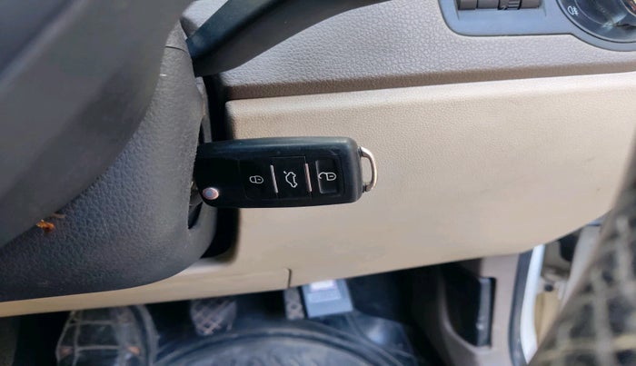 2014 Skoda Rapid ELEGANCE 1.6 TDI CR MT, Diesel, Manual, 1,00,196 km, interior