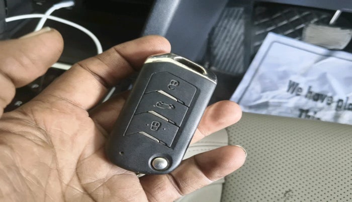 2023 Mahindra XUV700 AX 7 LUXURY D AT 7 STR, Diesel, Automatic, 60,253 km, interior