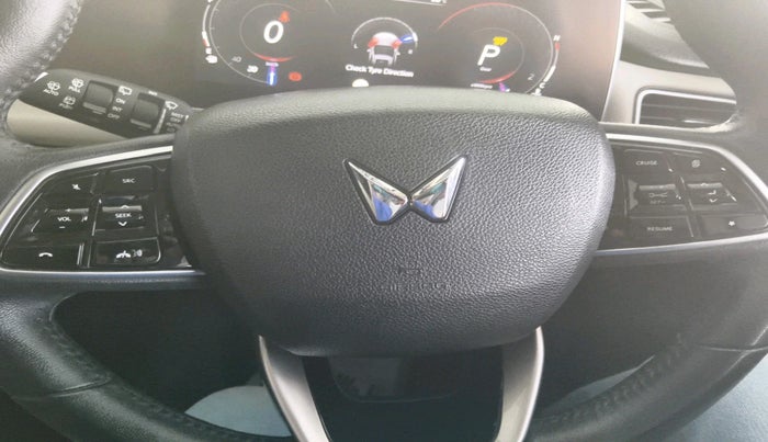 2023 Mahindra XUV700 AX 7 LUXURY D AT 7 STR, Diesel, Automatic, 60,253 km, interior